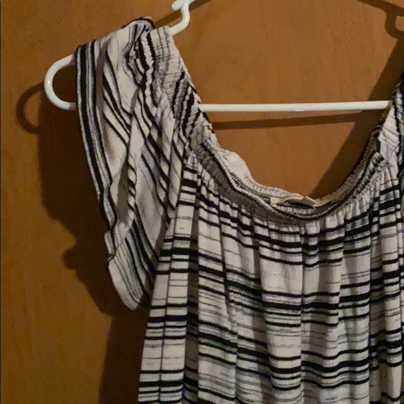 Top - Picture 2 of 2